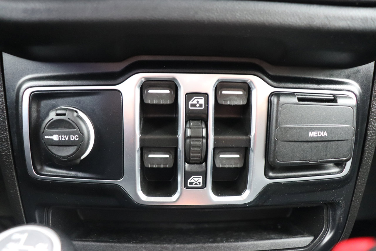 Used 2024 Jeep Wrangler Sahara image 33