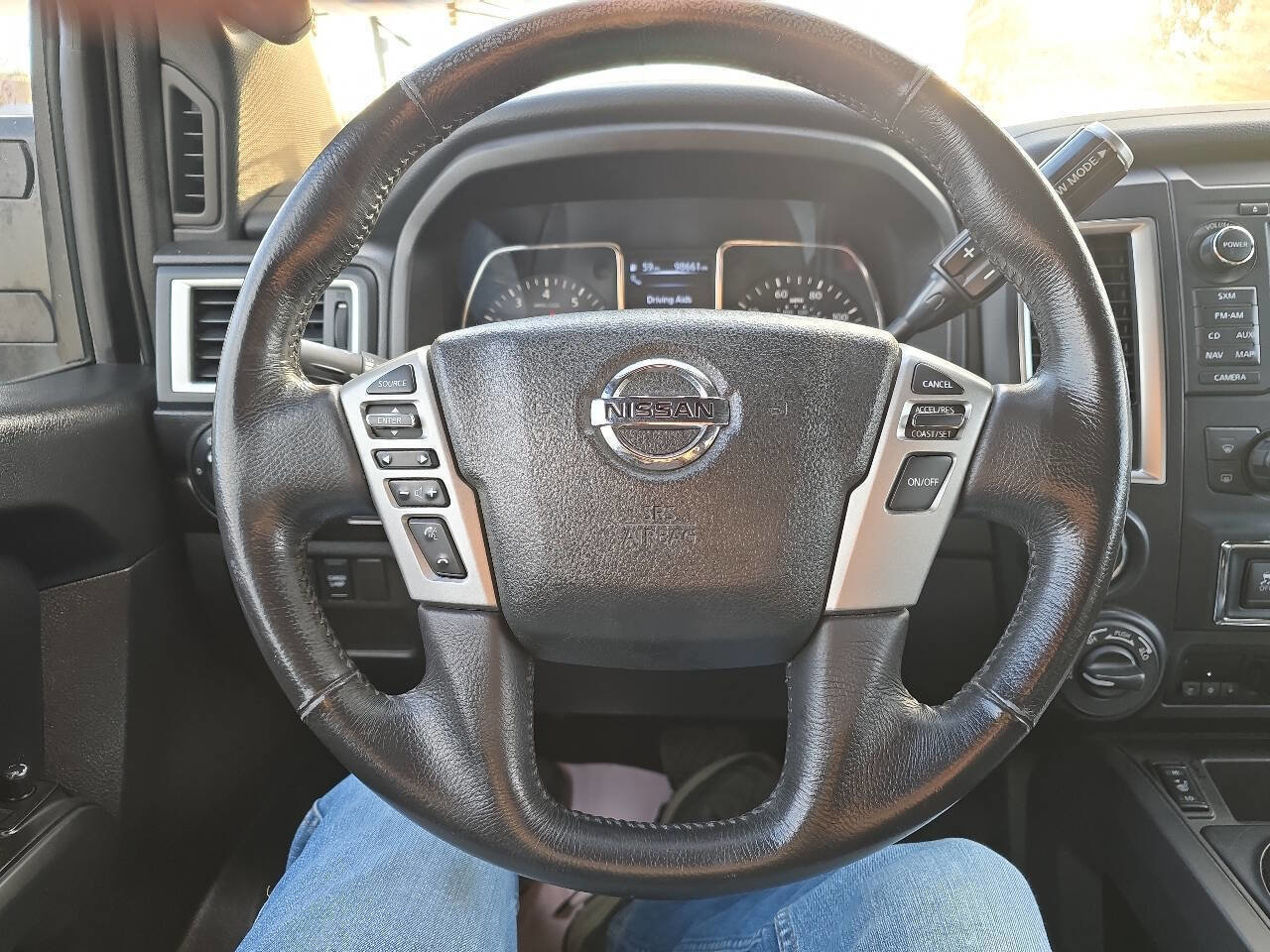 Used 2018 Nissan Titan XD image 33