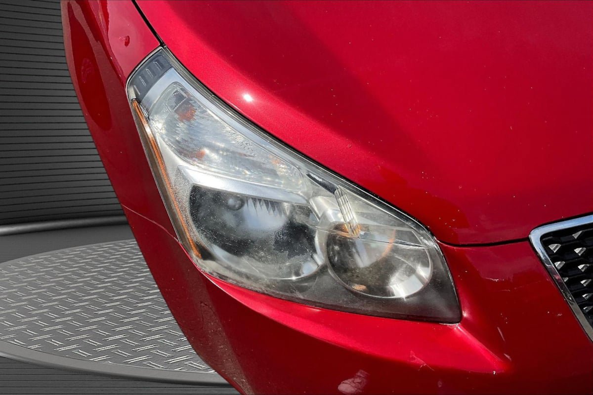 Used 2010 Pontiac Vibe w/ Preferred Package FWD image 29