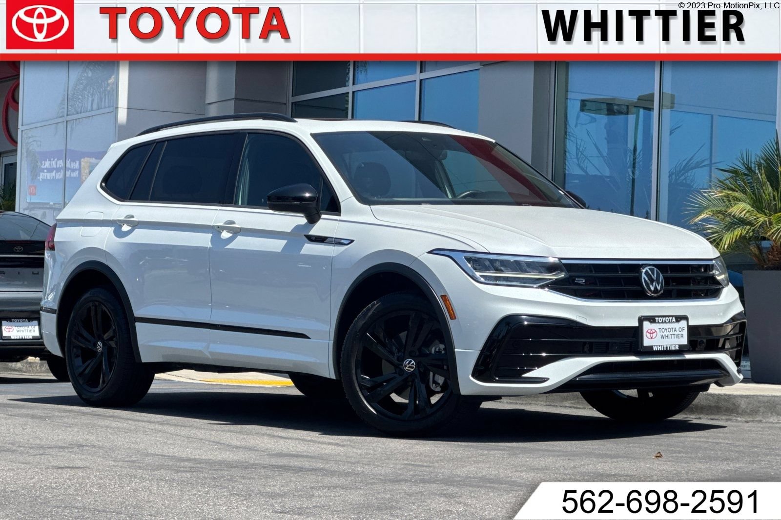 Used 2023 Volkswagen Tiguan SE R-Line FWD image 1
