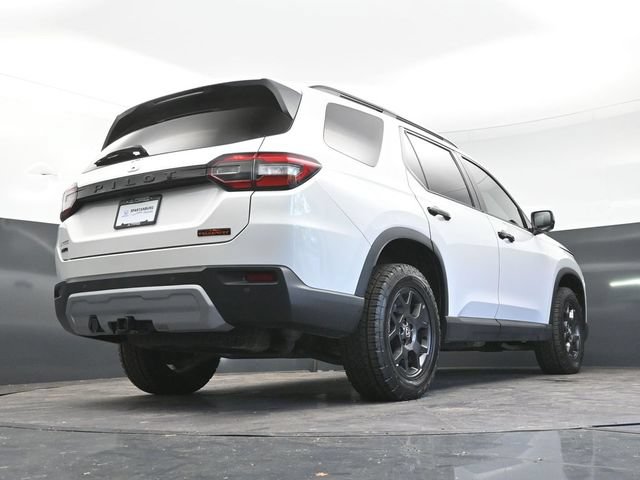 Used 2025 Honda Pilot TrailSport image 28