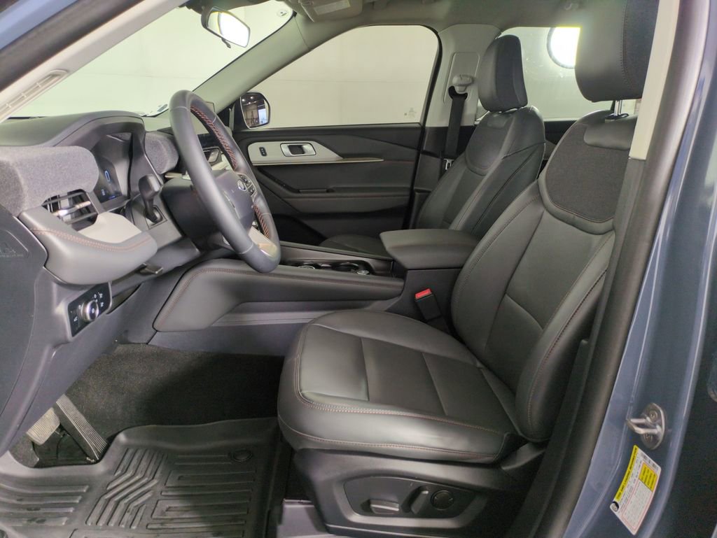 Used 2025 Ford Explorer Active w/ Active Comfort Package AWD/4WD image 12