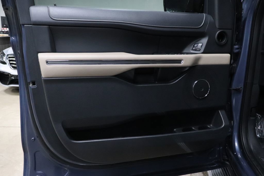 Used 2023 Ford Expedition XLT image 8