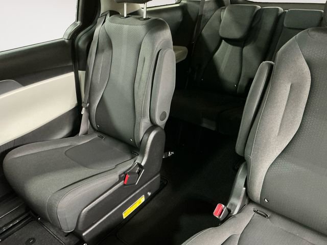 Used 2024 Kia Carnival LX image 14