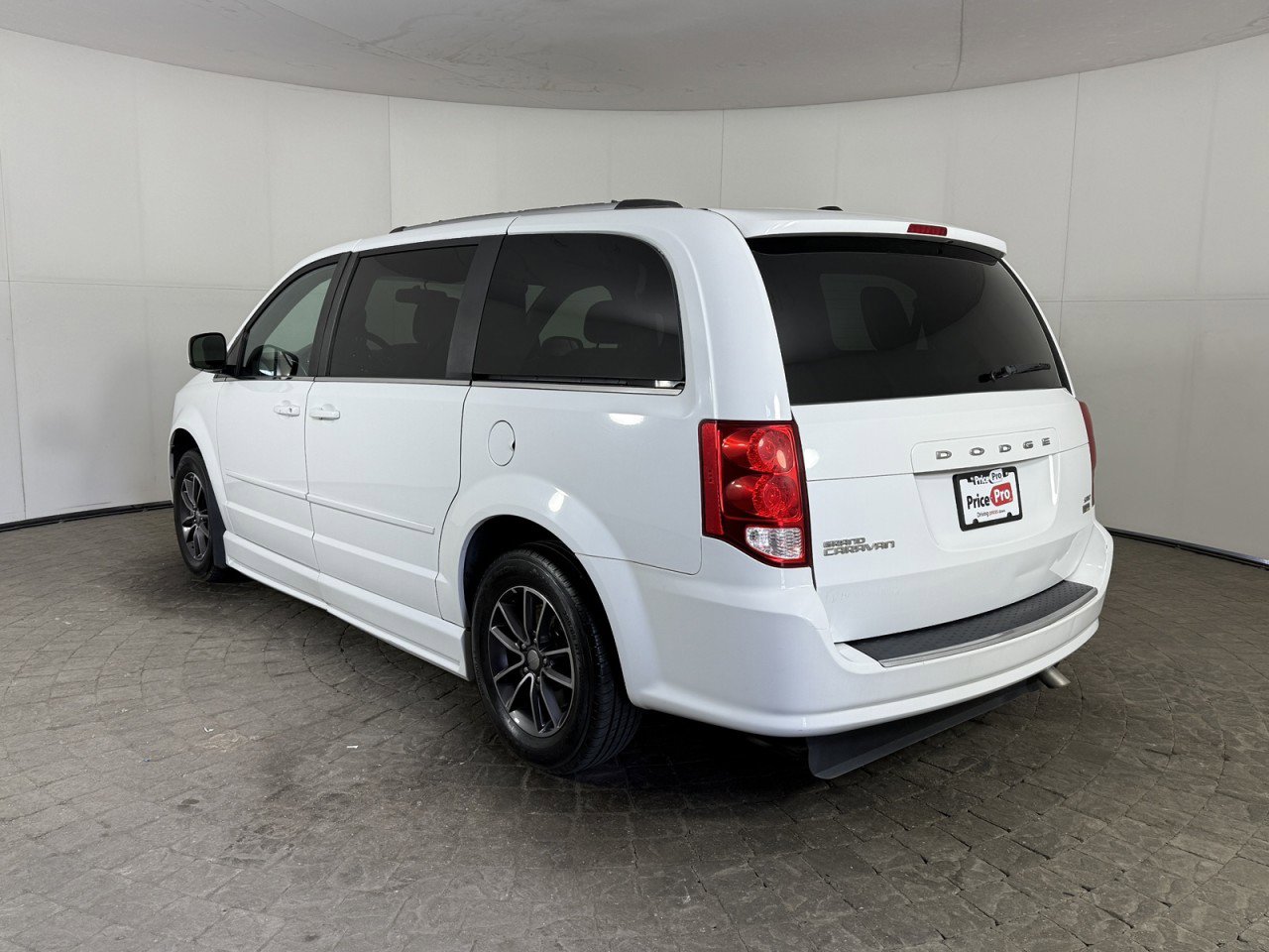 Used 2017 Dodge Grand Caravan SXT image 5