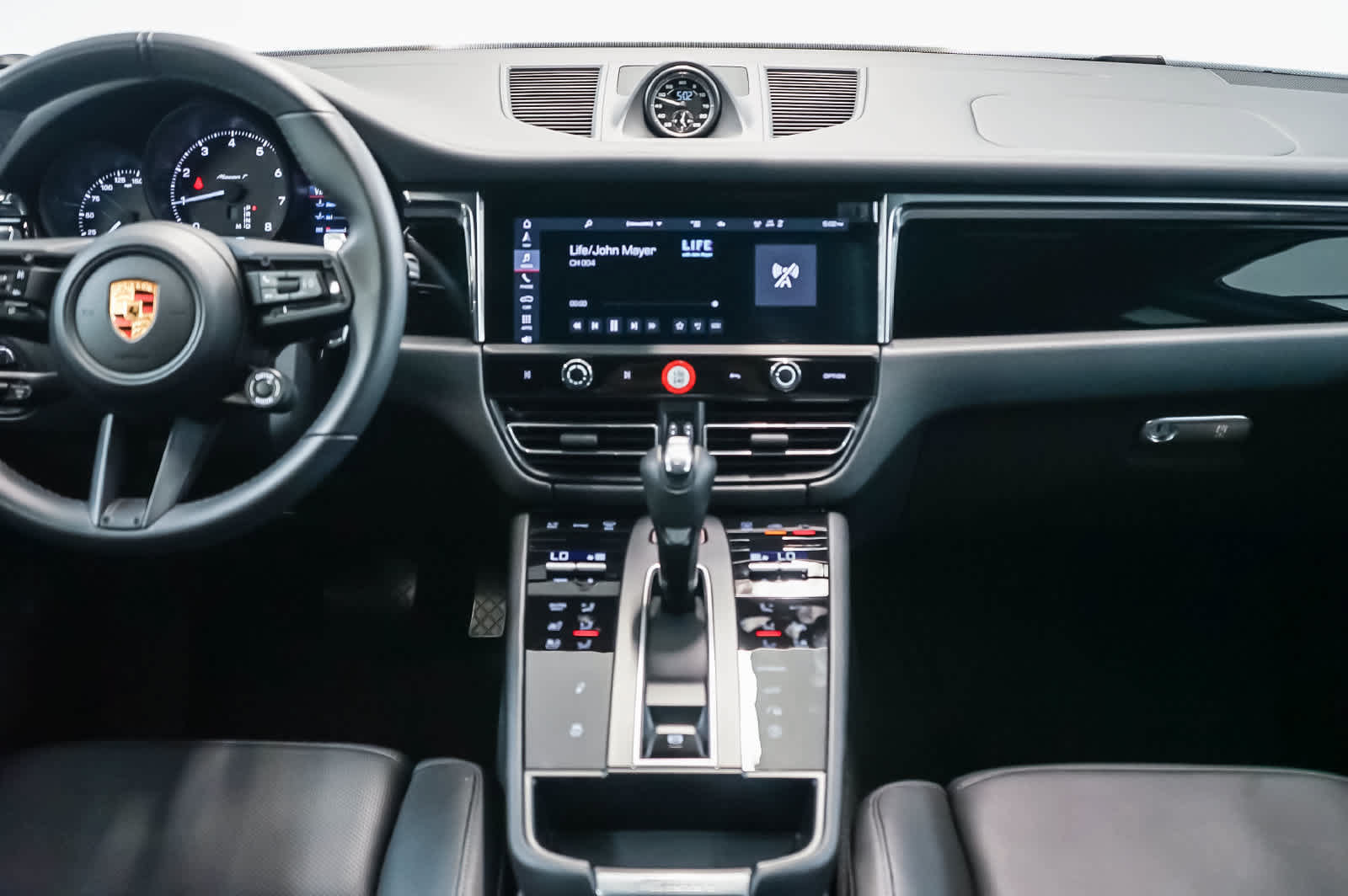 Certified 2026 Porsche Macan Turbo AWD/4WD image 18