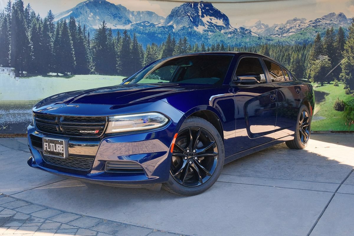 Used 2016 Dodge Charger SE w/ Blacktop Package RWD image 1
