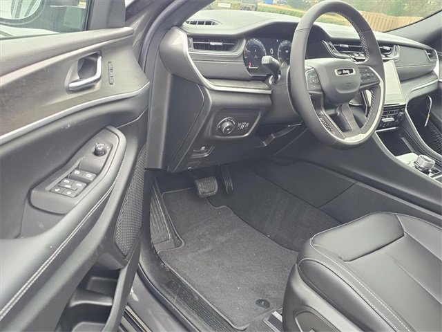 New 2025 Jeep Grand Cherokee Limited image 4