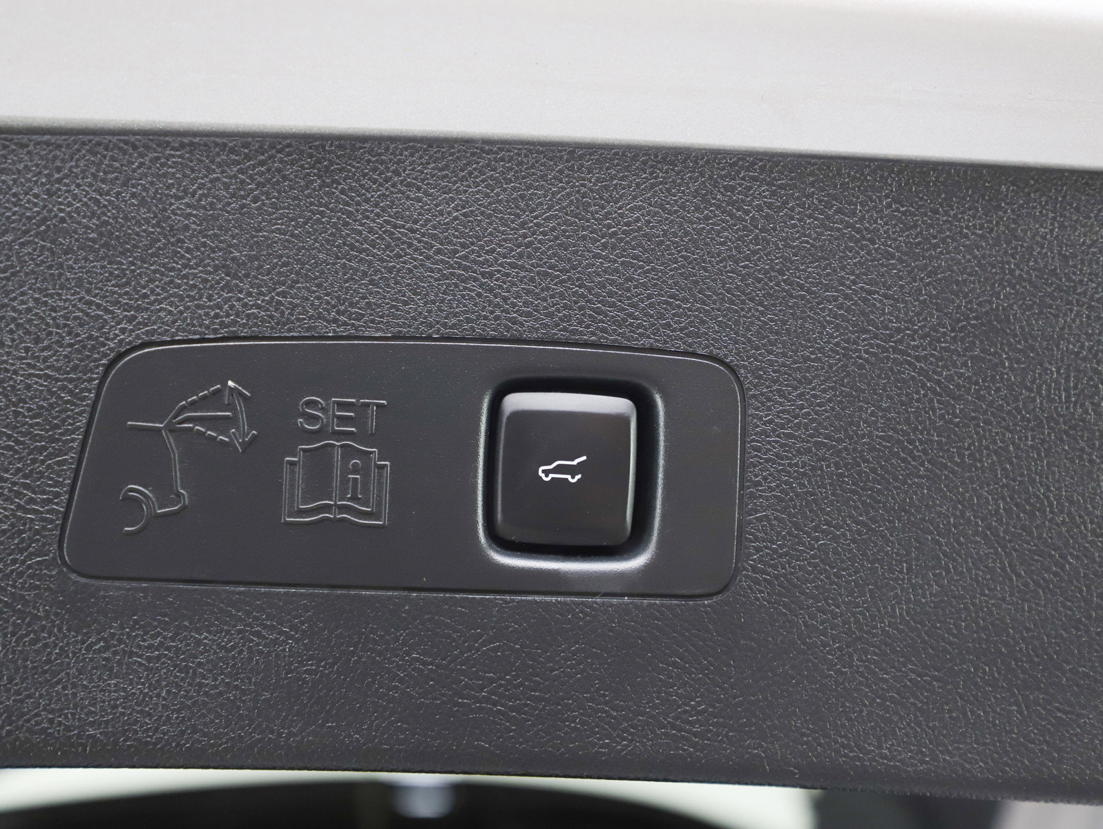 Used 2020 Lincoln Corsair Reserve image 17