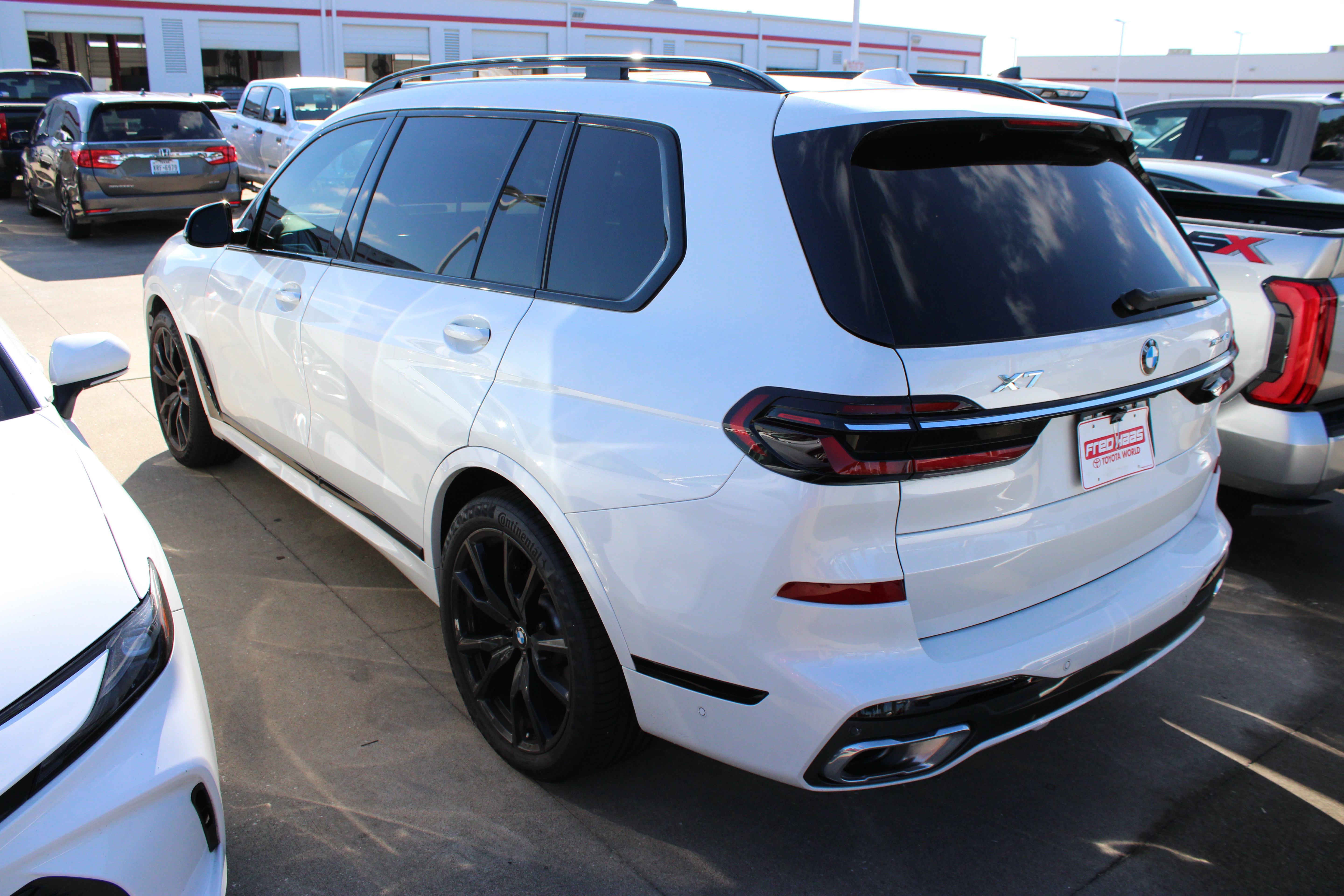 Used 2024 BMW X7 xDrive40i w/ M Sport Package AWD/4WD image 7