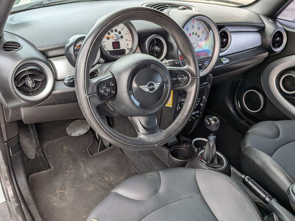 Used 2014 MINI Cooper Convertible image 29