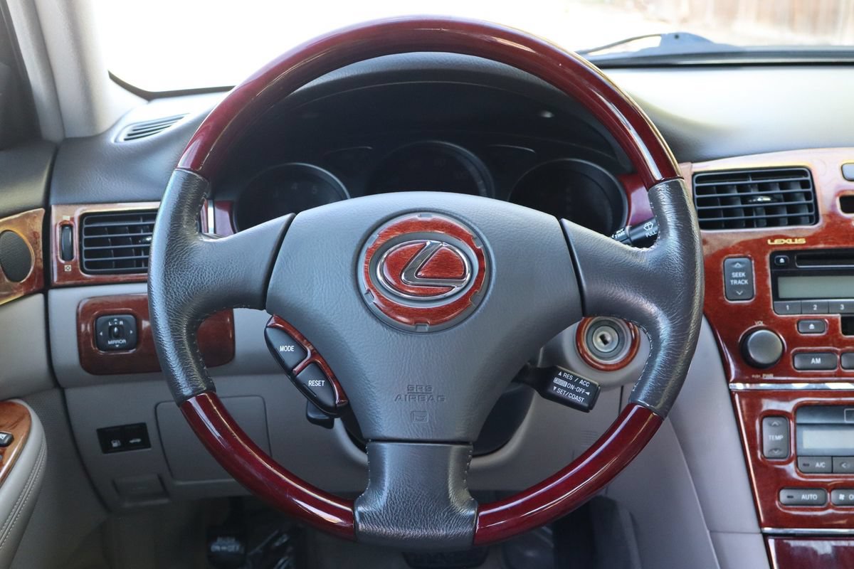 Used 2004 Lexus ES 330 w/ Premium Pkg FWD image 18