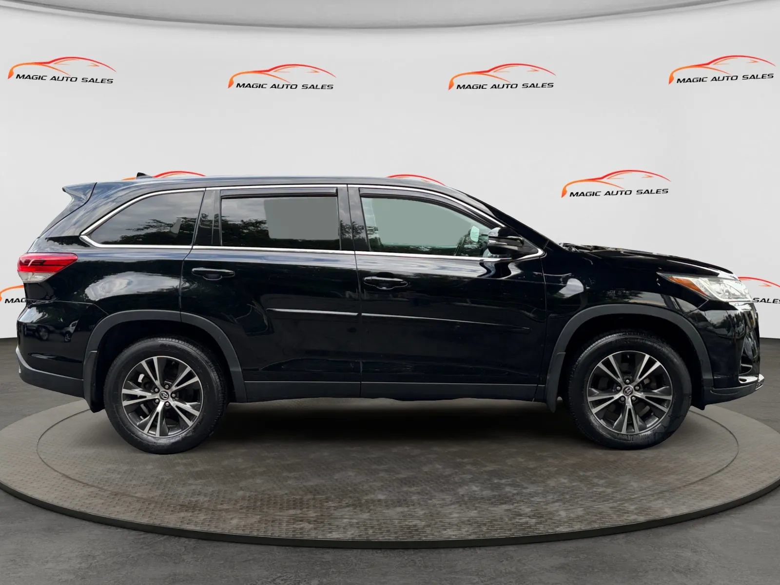 Used 2019 Toyota Highlander Plus w/ Protection Package #3 AWD/4WD image 6