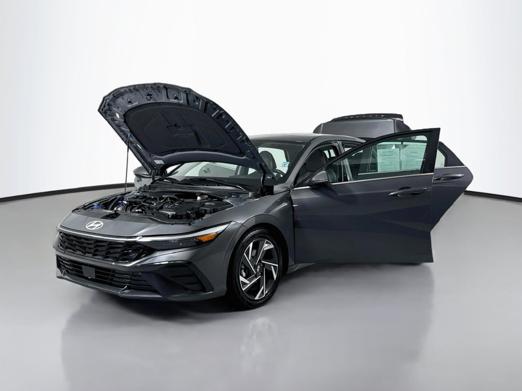 Used 2025 Hyundai Elantra Limited FWD image 19