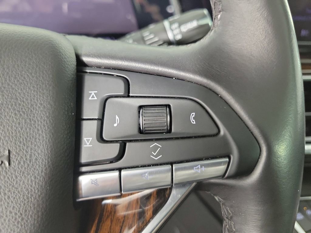 Used 2023 Cadillac Escalade ESV Premium Luxury AWD/4WD image 24