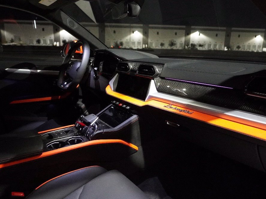 Used 2025 Lamborghini Urus SE AWD/4WD image 24