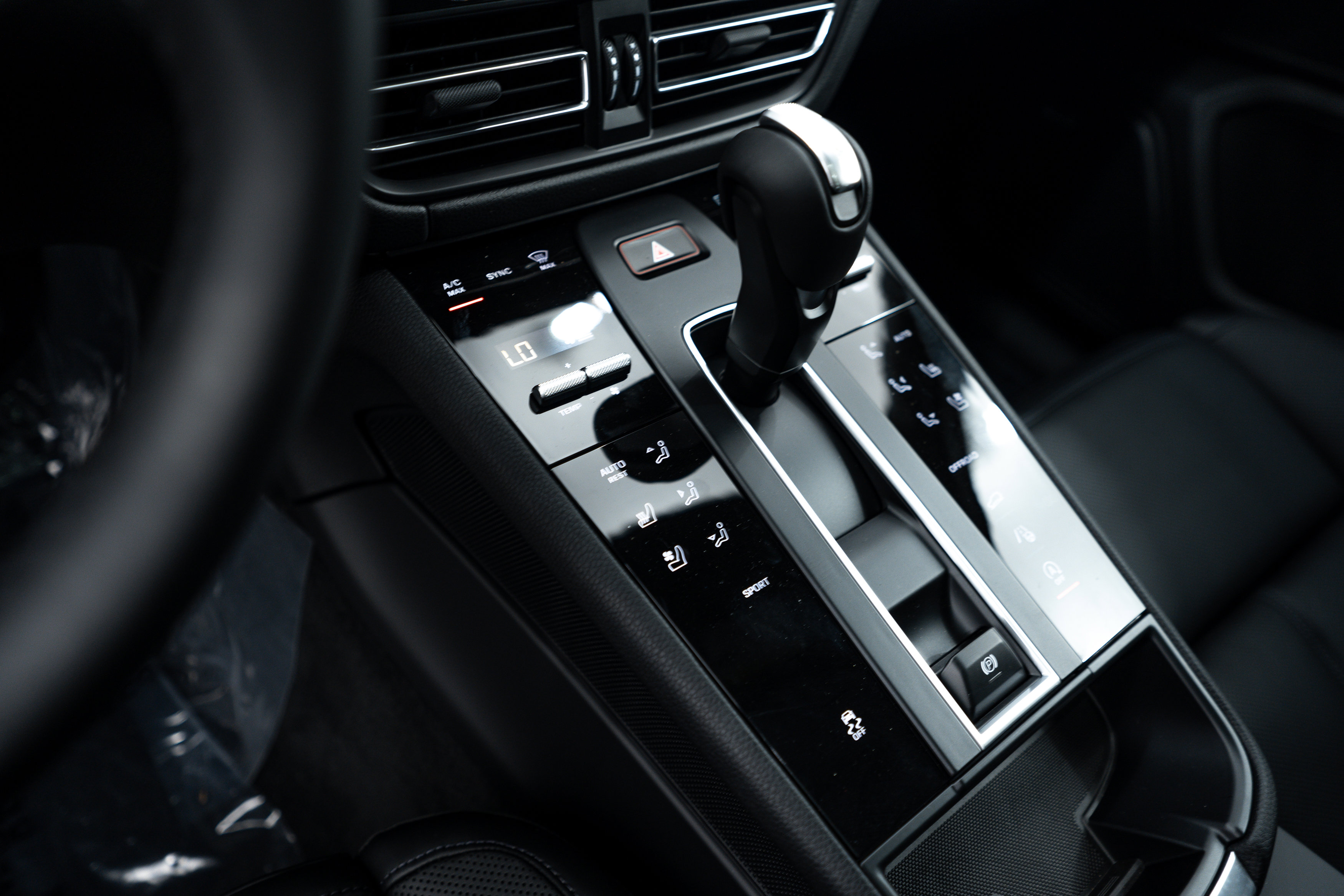 New 2025 Porsche Macan image 14