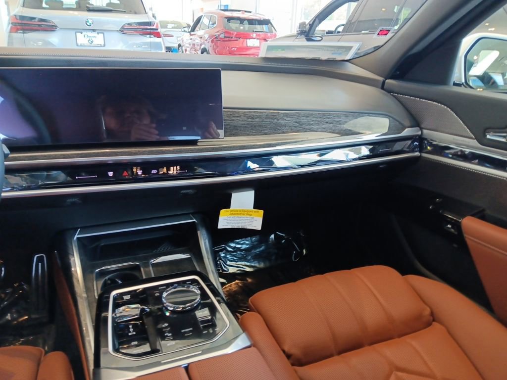 New 2026 BMW 750e xDrive image 12