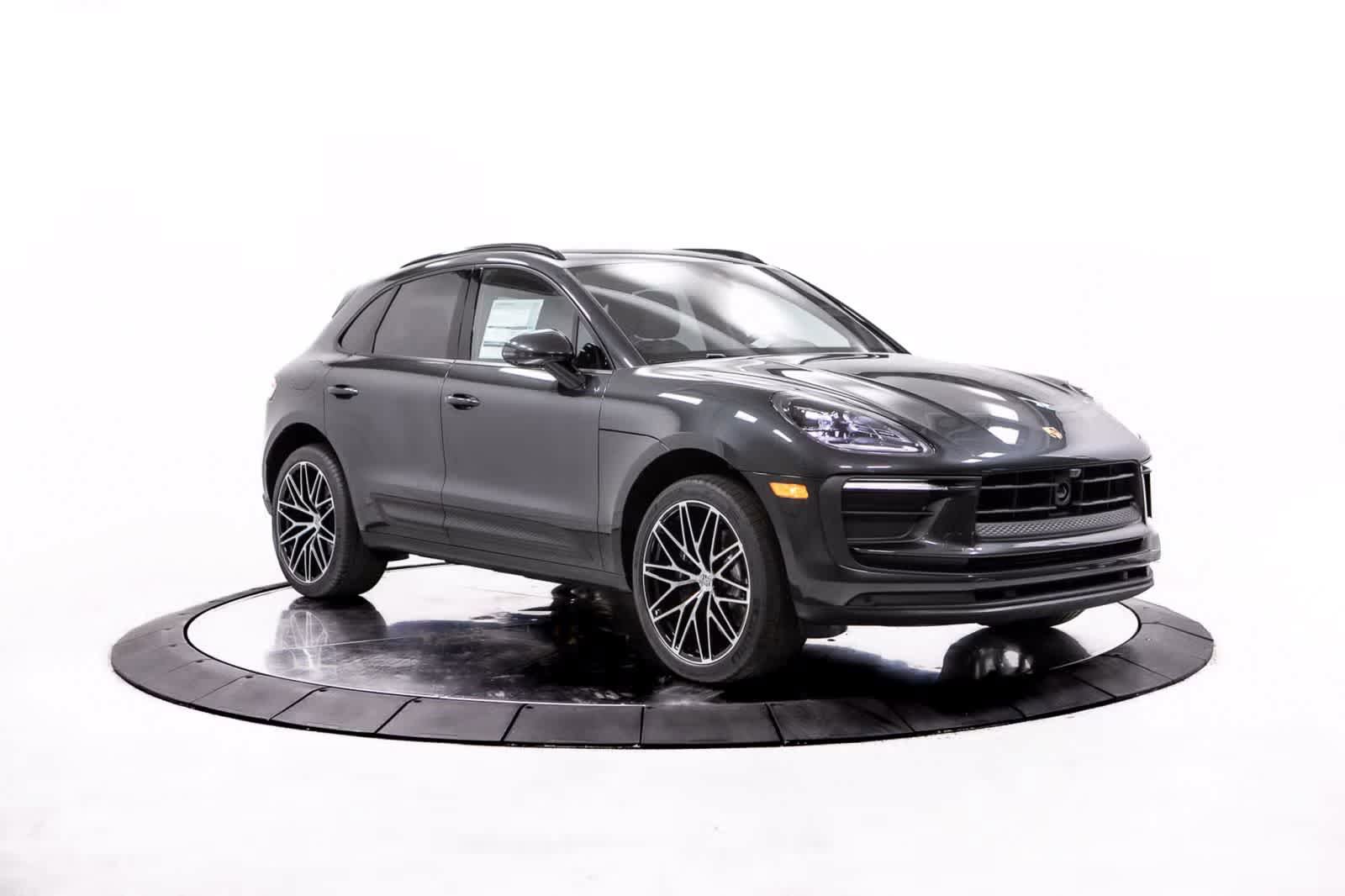 Certified 2026 Porsche Macan AWD/4WD image 9