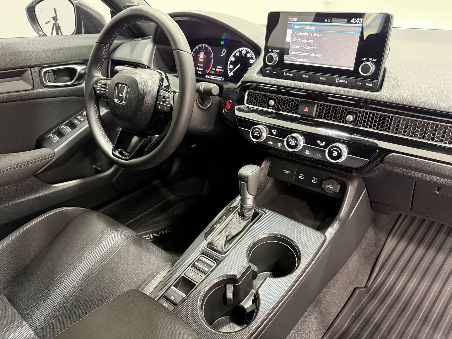 Used 2025 Honda Civic Sport image 29