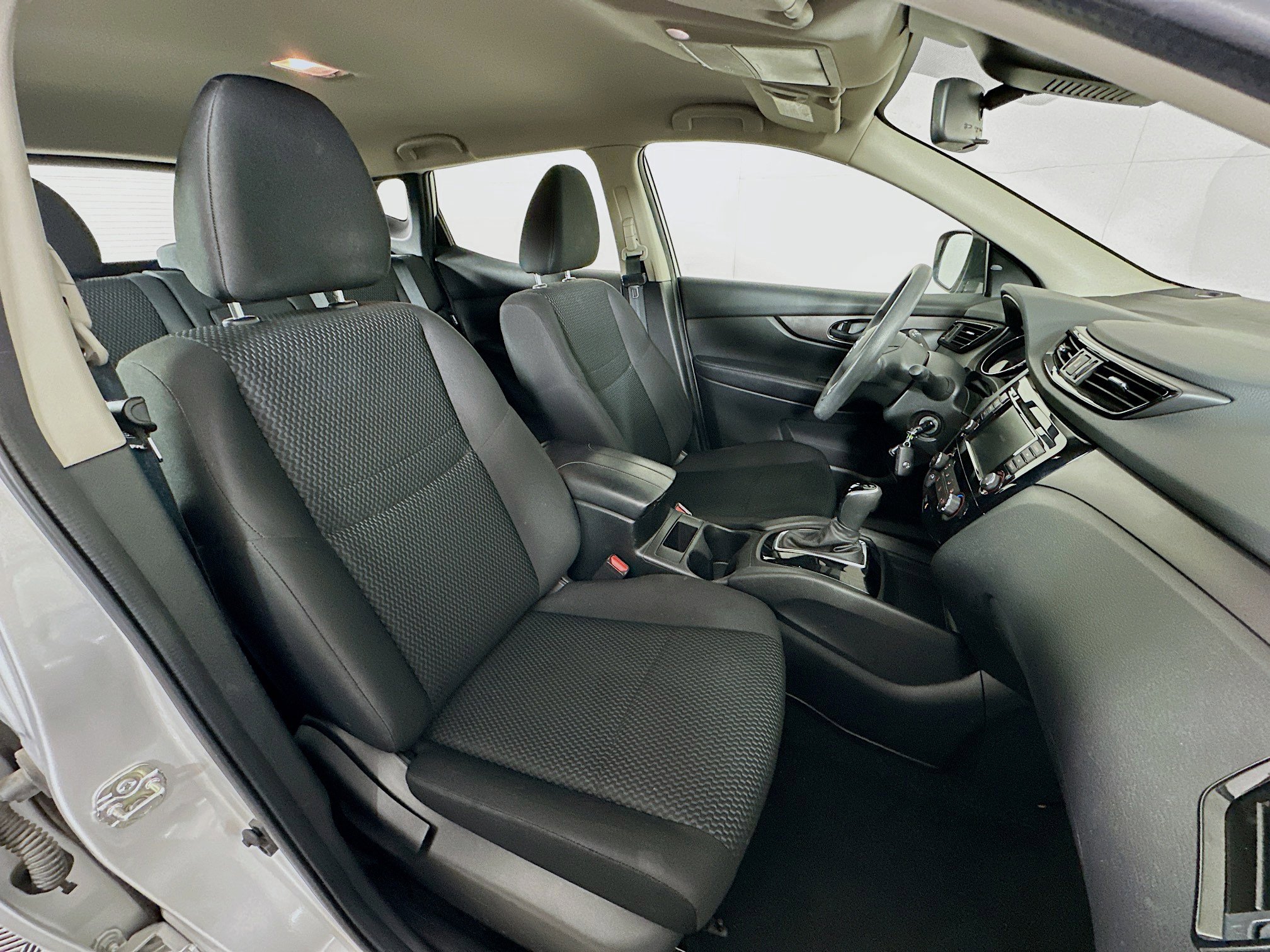 Used 2020 Nissan Rogue Sport S image 28