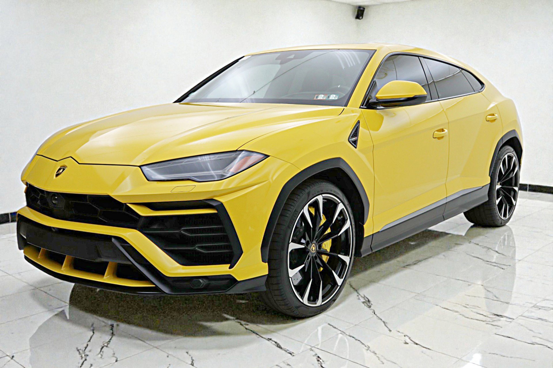 Used 2022 Lamborghini Urus image 2
