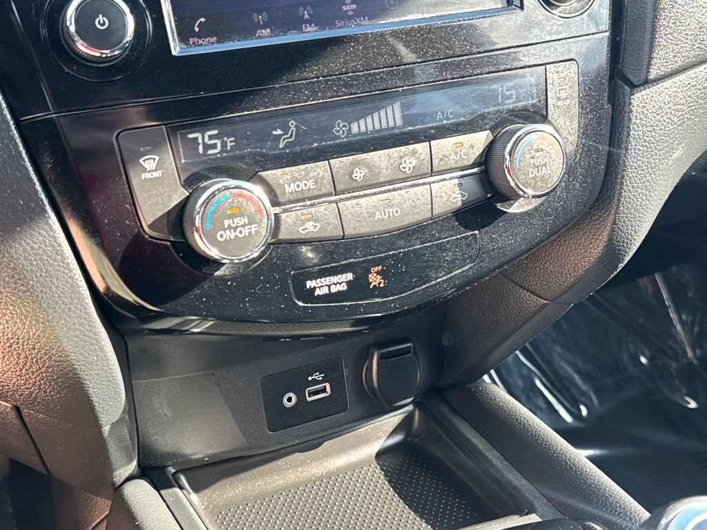 Used 2018 Nissan Rogue SV AWD/4WD image 25