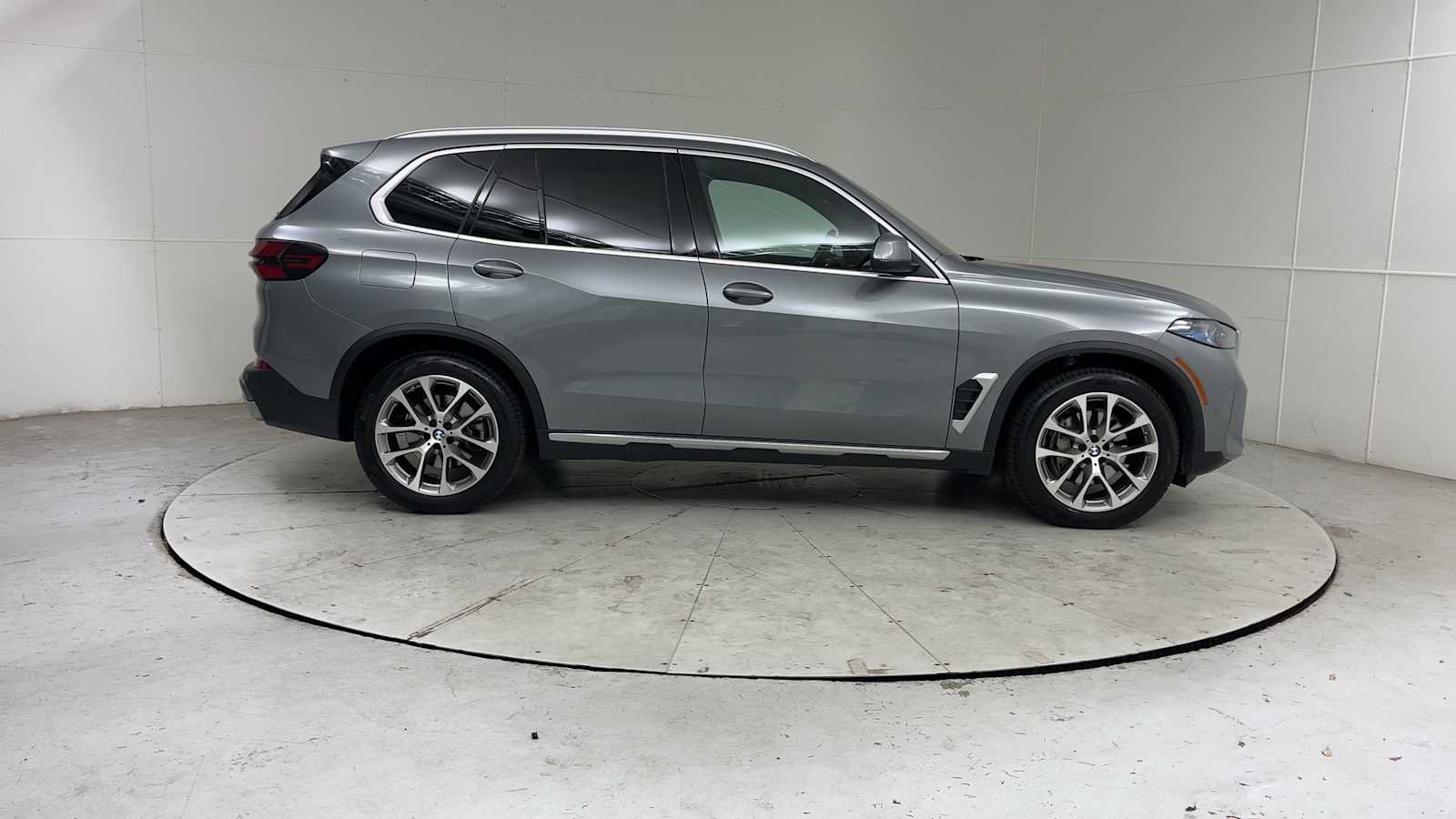 Used 2024 BMW X5 xDrive40i w/ Premium Package AWD/4WD image 7