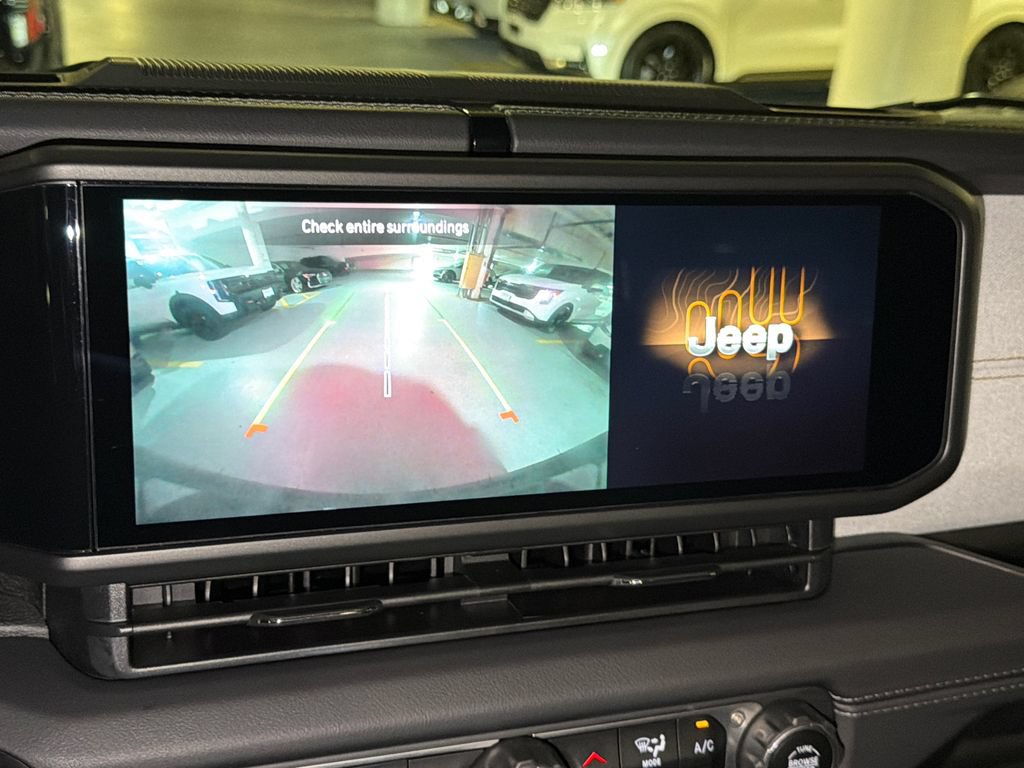 Used 2024 Jeep Wrangler Unlimited Sahara AWD/4WD image 26