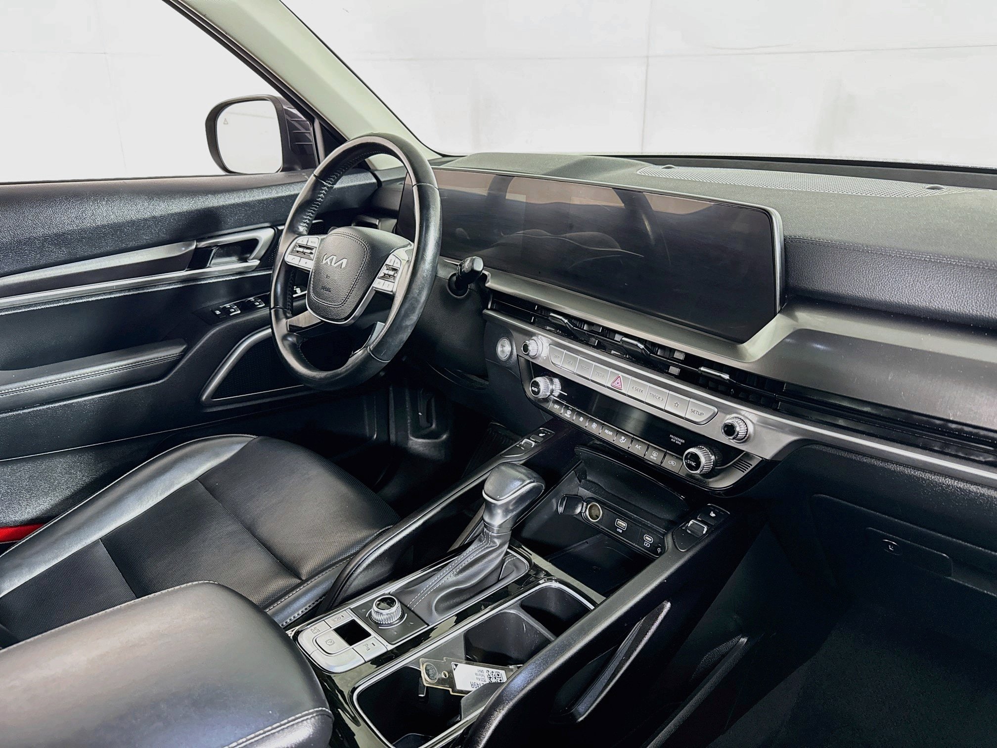 Used 2025 Kia Telluride S AWD/4WD image 29