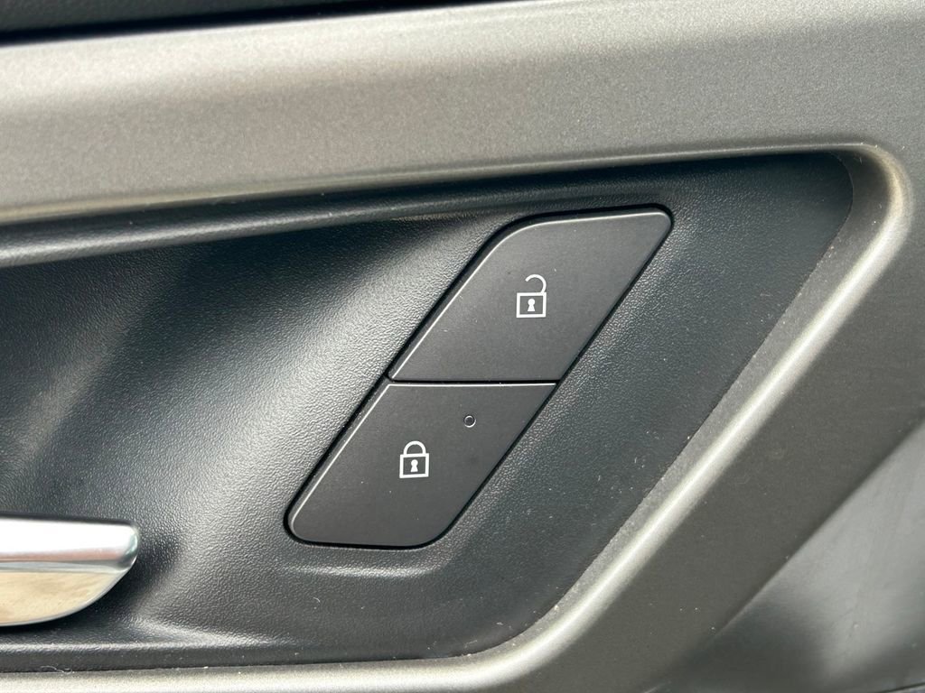 Used 2026 Chevrolet Traverse LT w/ LPO, Floor Liner Package FWD image 23