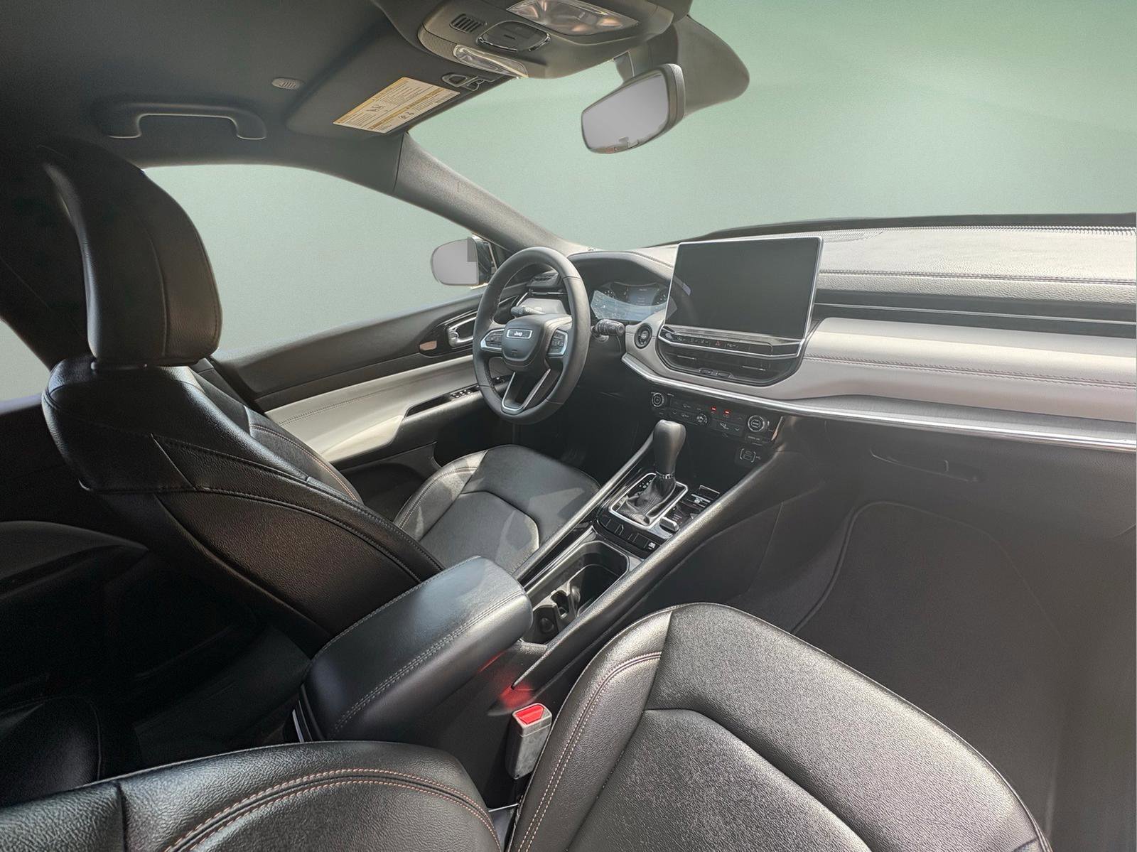 Used 2024 Jeep Compass Limited image 11