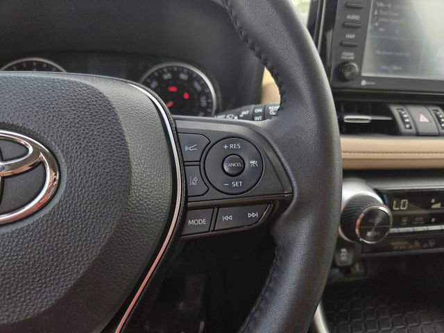 Used 2021 Toyota RAV4 XLE Premium image 22