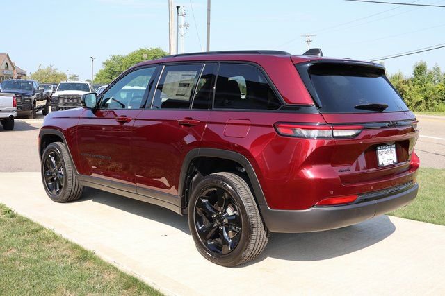 New 2025 Jeep Grand Cherokee Altitude w/ Trailer Tow Package image 28