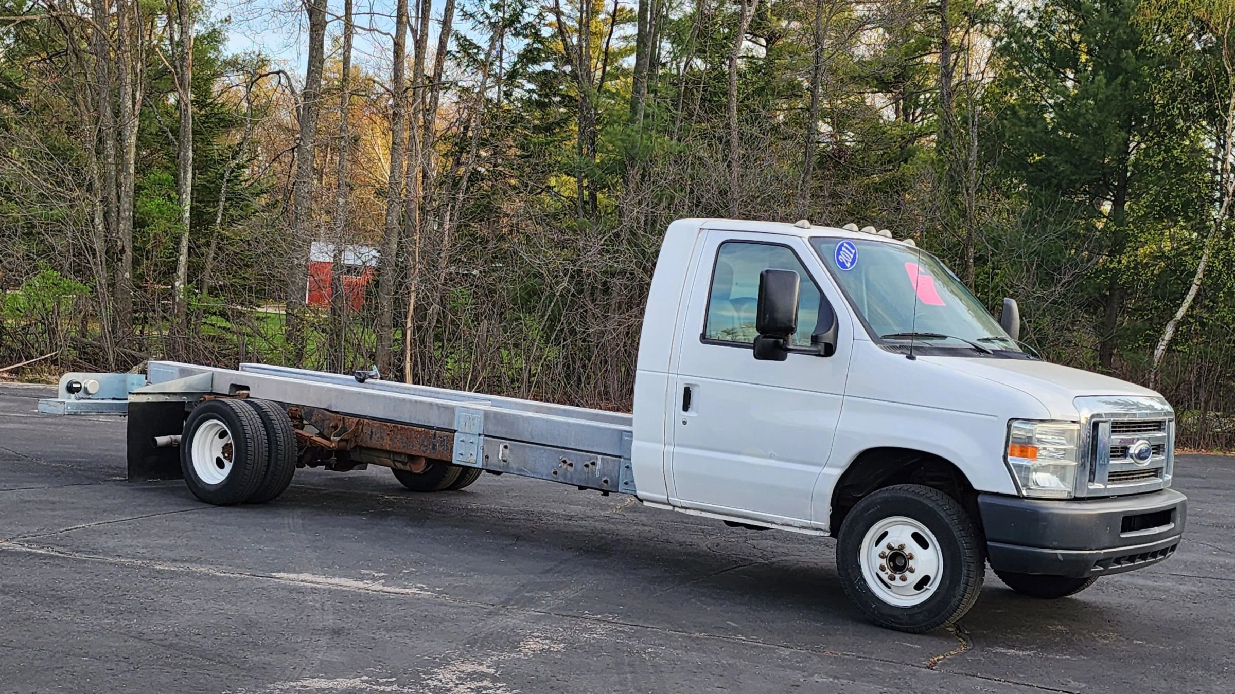 Used 2011 Ford E-450 and Econoline 450 Super Duty RWD image 2