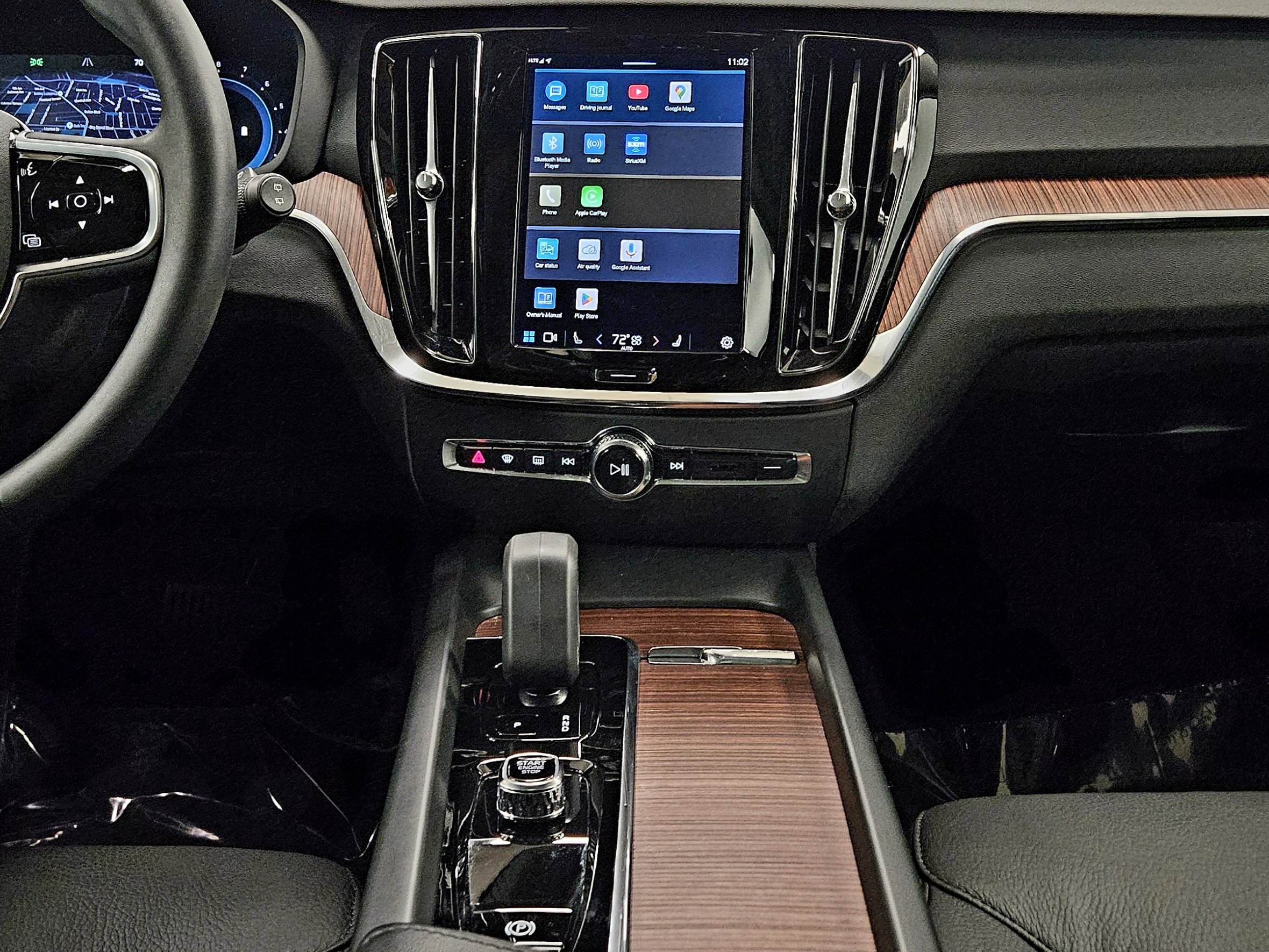 Used 2024 Volvo V60 B5 Cross Country Plus image 14