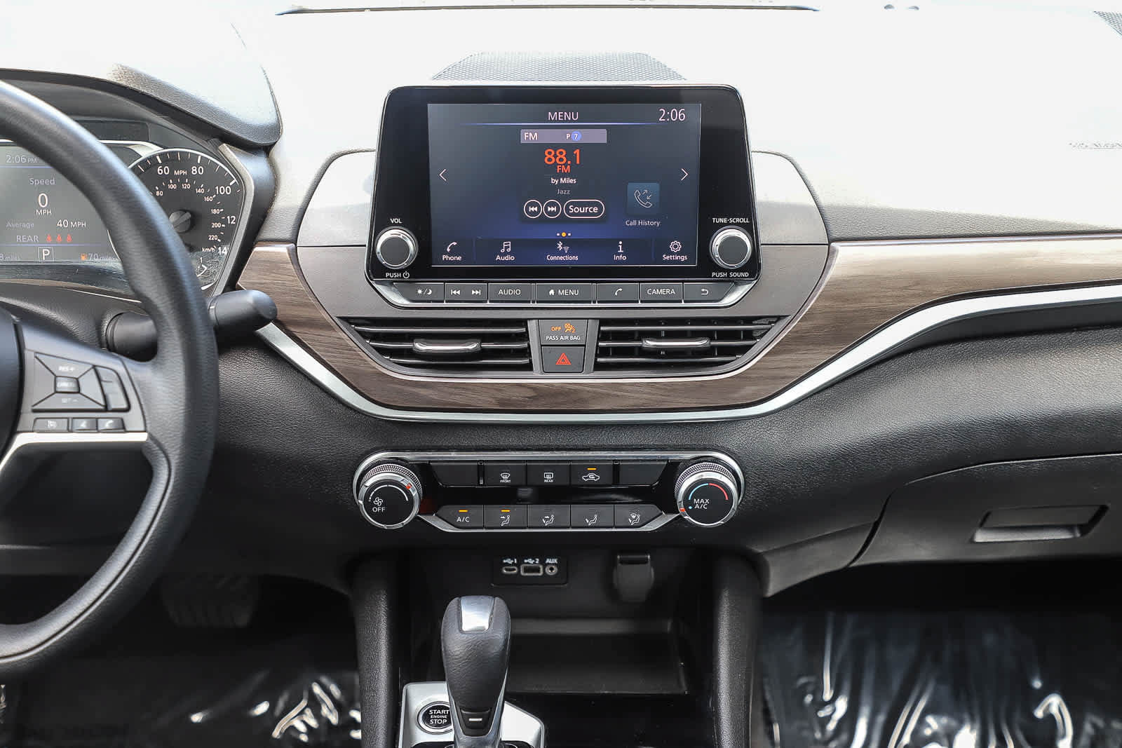 Used 2024 Nissan Altima 2.5 SV FWD image 13