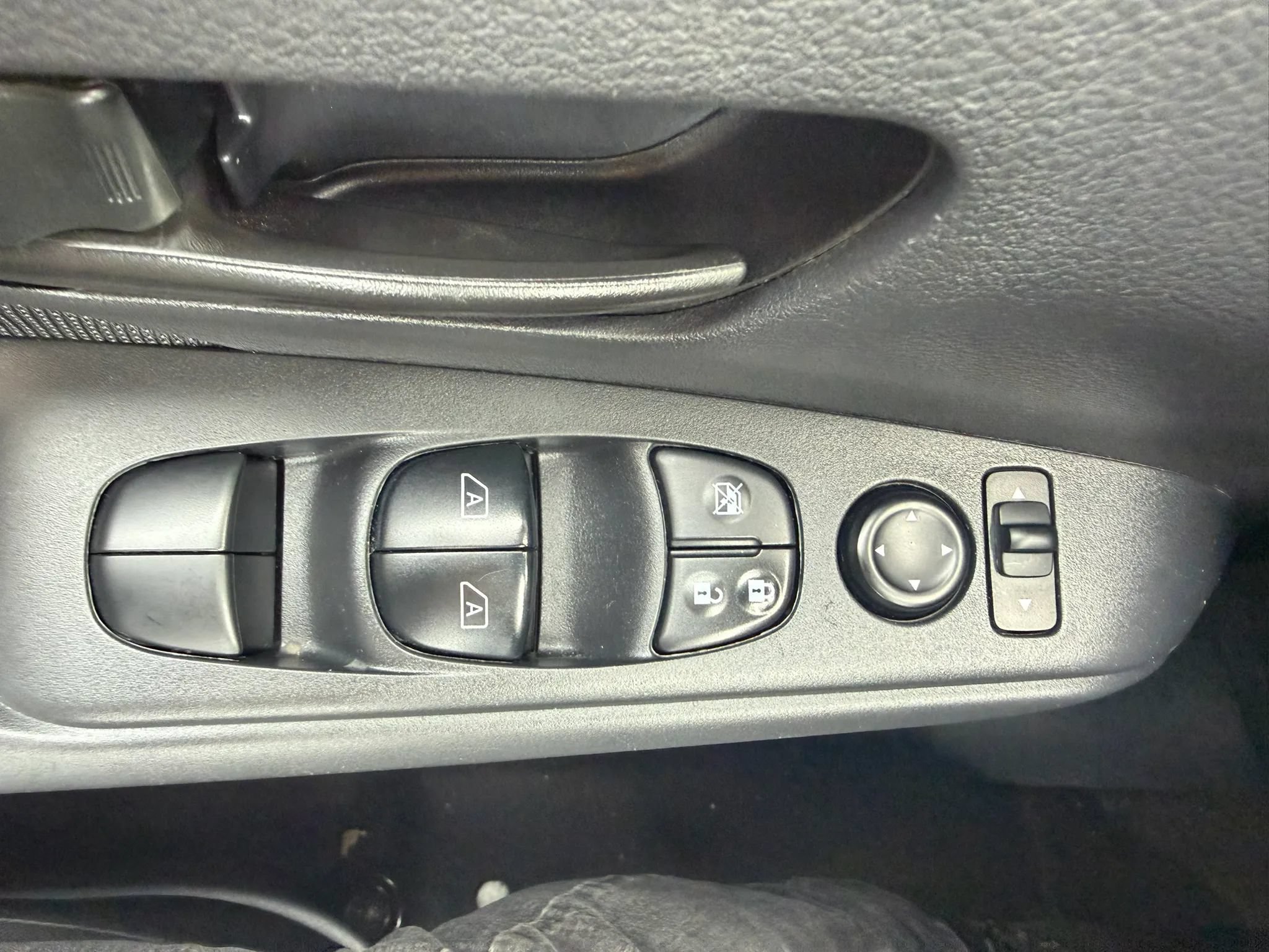Used 2024 Nissan Kicks S FWD image 23
