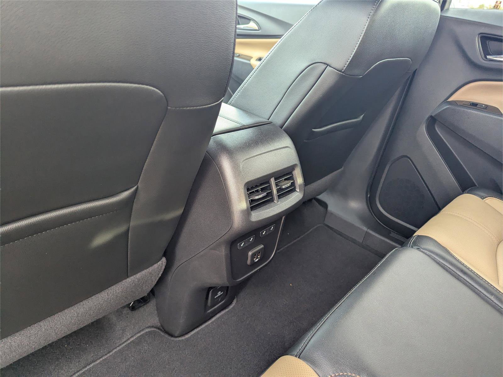 Used 2022 Chevrolet Equinox Premier image 16