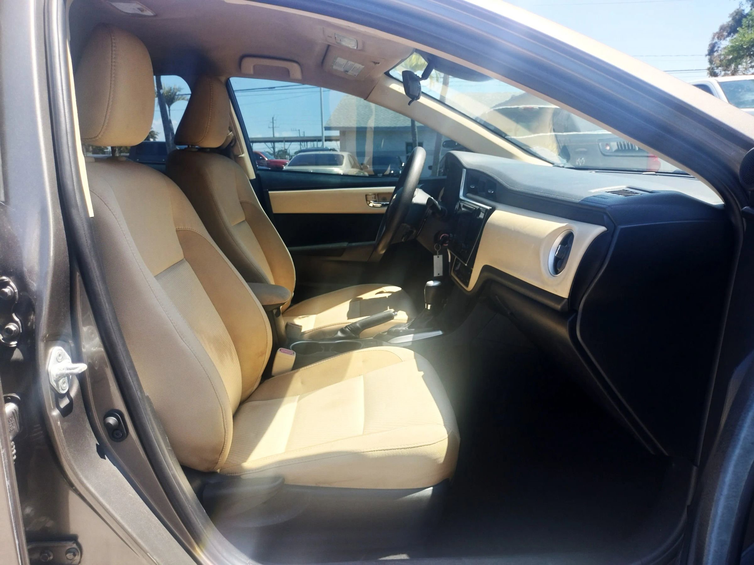 Used 2017 Toyota Corolla LE FWD image 15