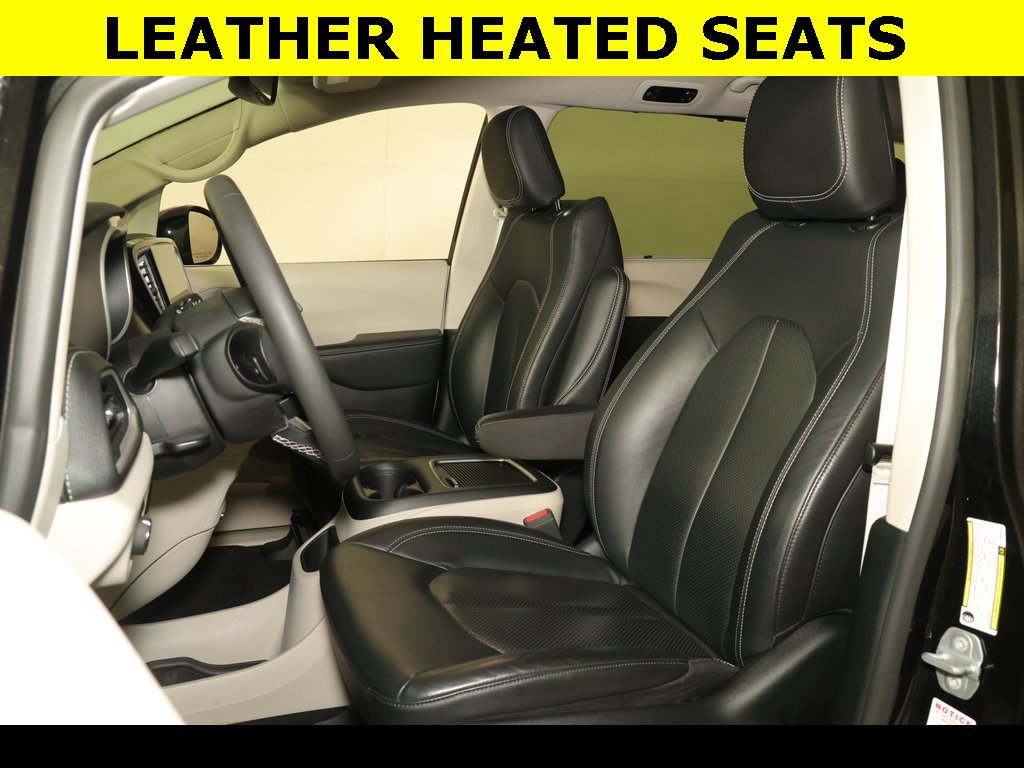 Used 2022 Chrysler Pacifica Touring-L image 3