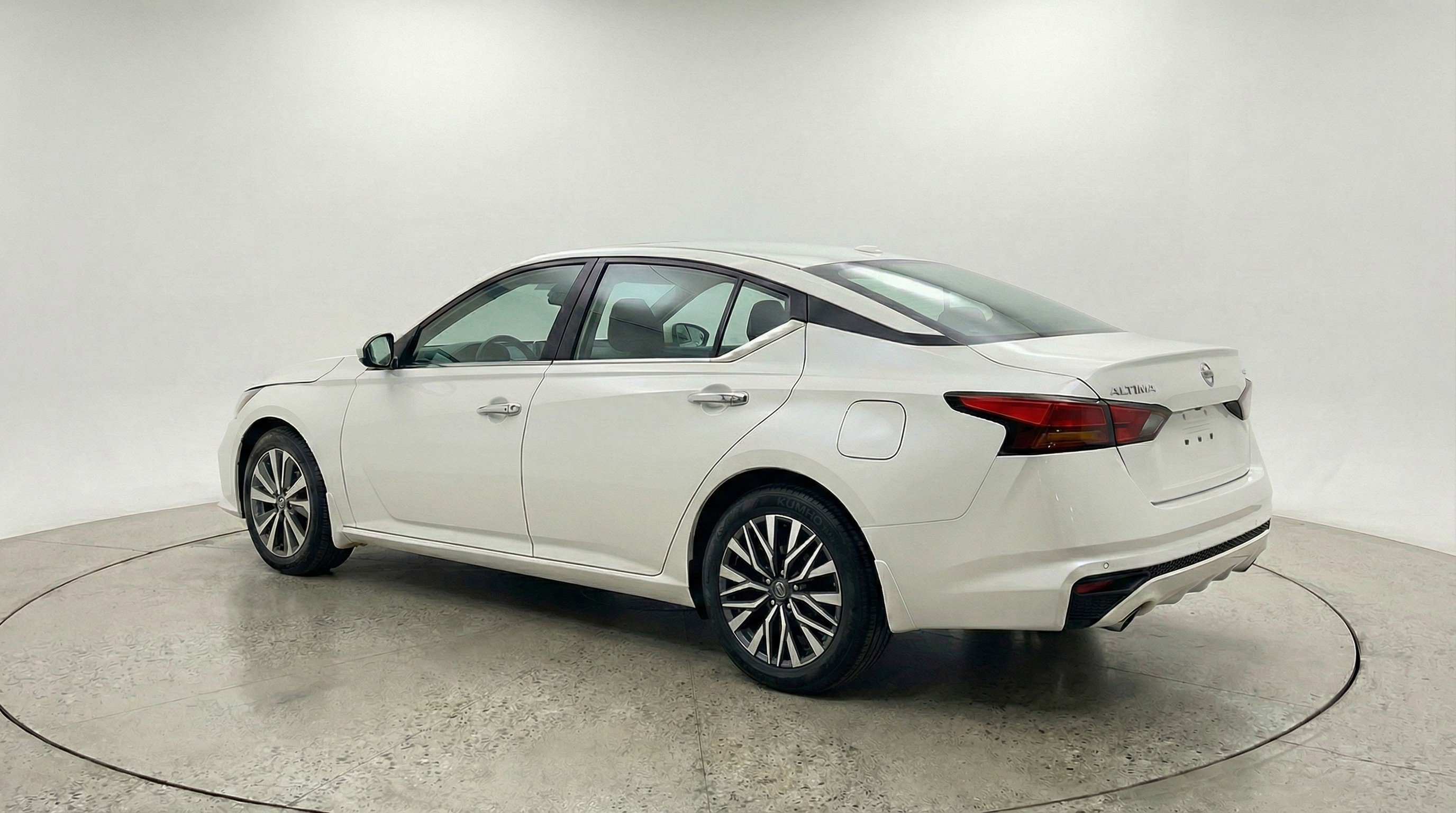 Used 2025 Nissan Altima 2.5 SV image 6