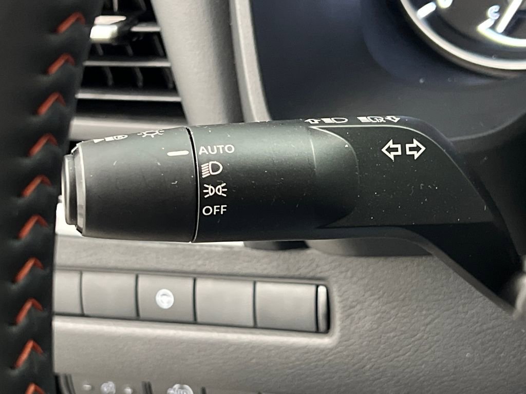 Used 2025 Nissan Rogue SV image 47