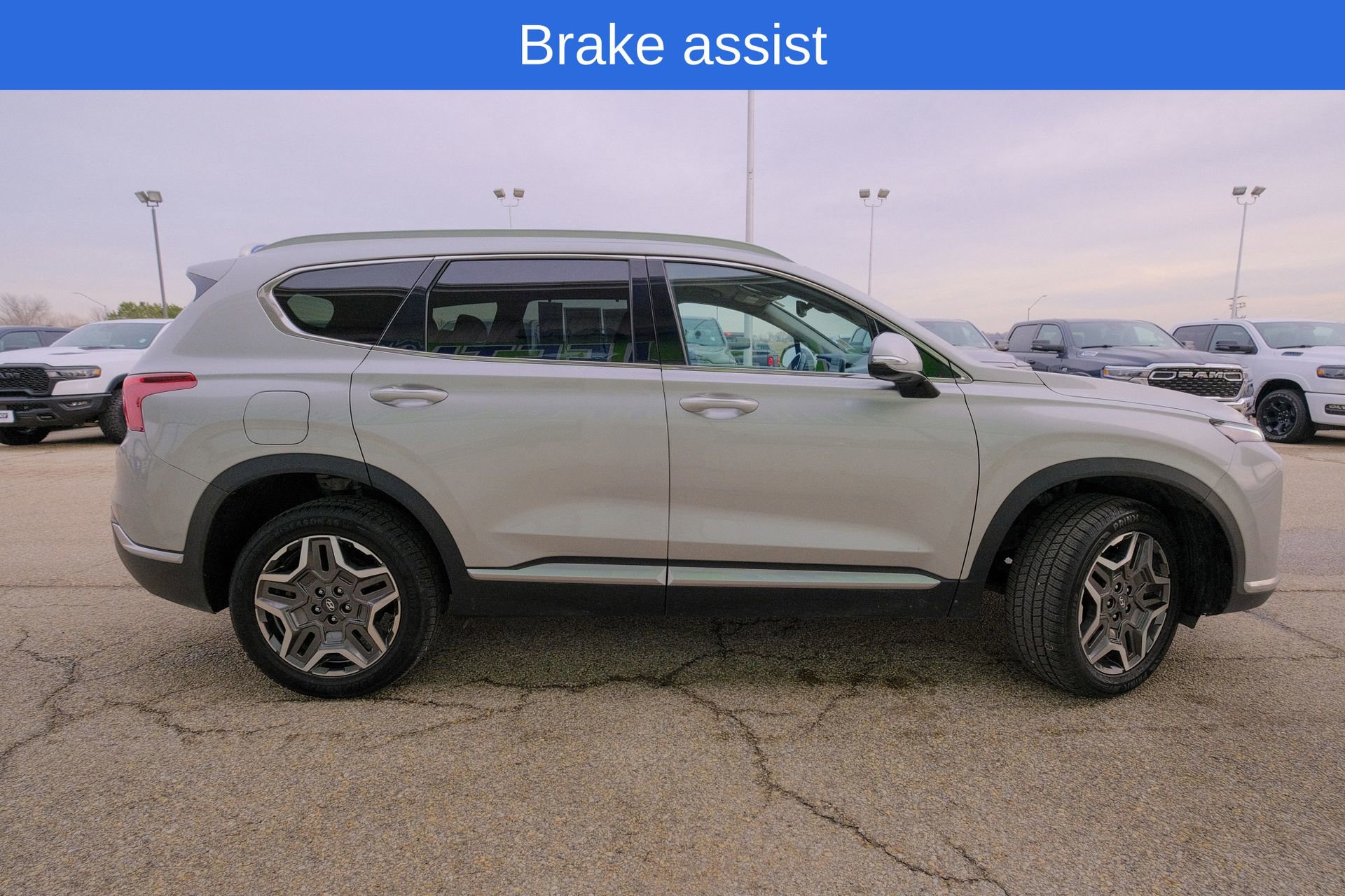 Used 2023 Hyundai Santa Fe SEL Convenience image 8