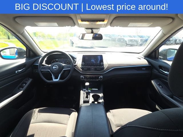 Used 2025 Nissan Altima 2.5 SV FWD image 18