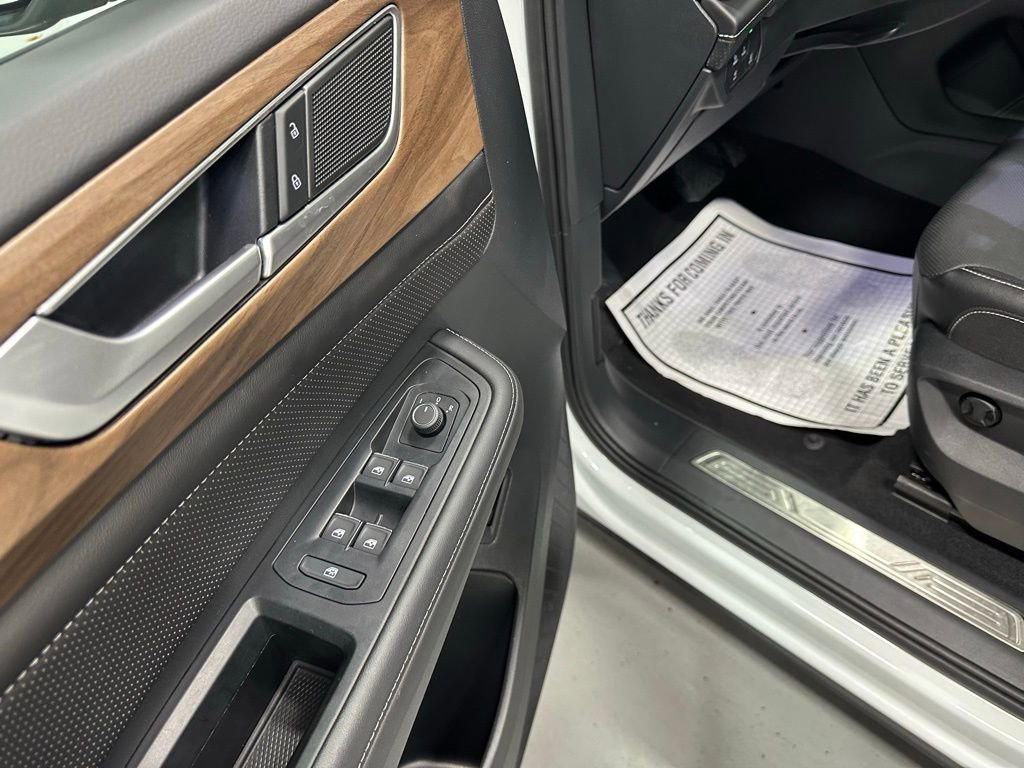 Used 2025 Volkswagen Atlas SE image 9