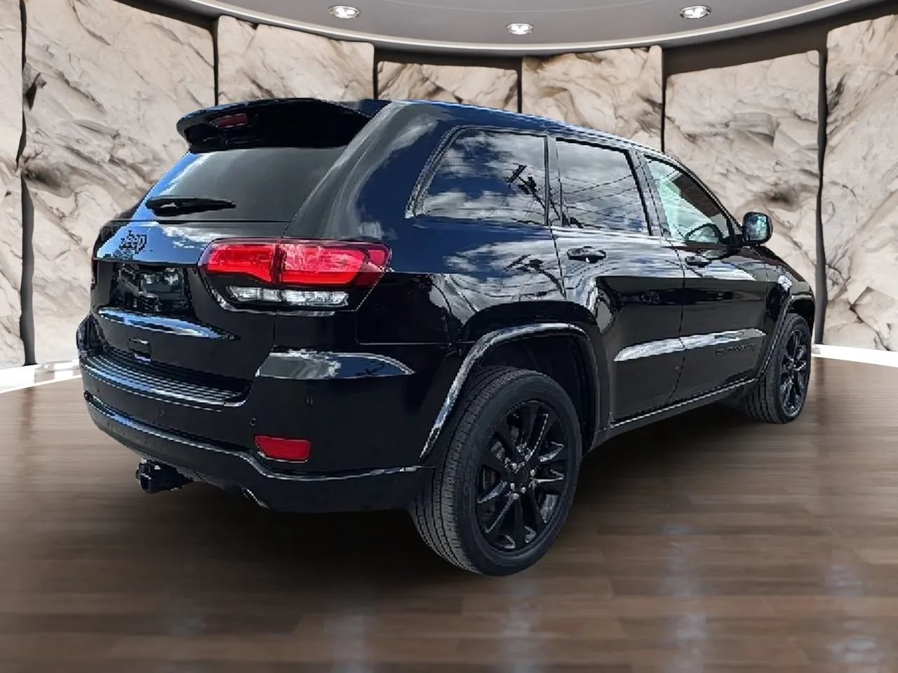 Used 2018 Jeep Grand Cherokee Altitude AWD/4WD image 36