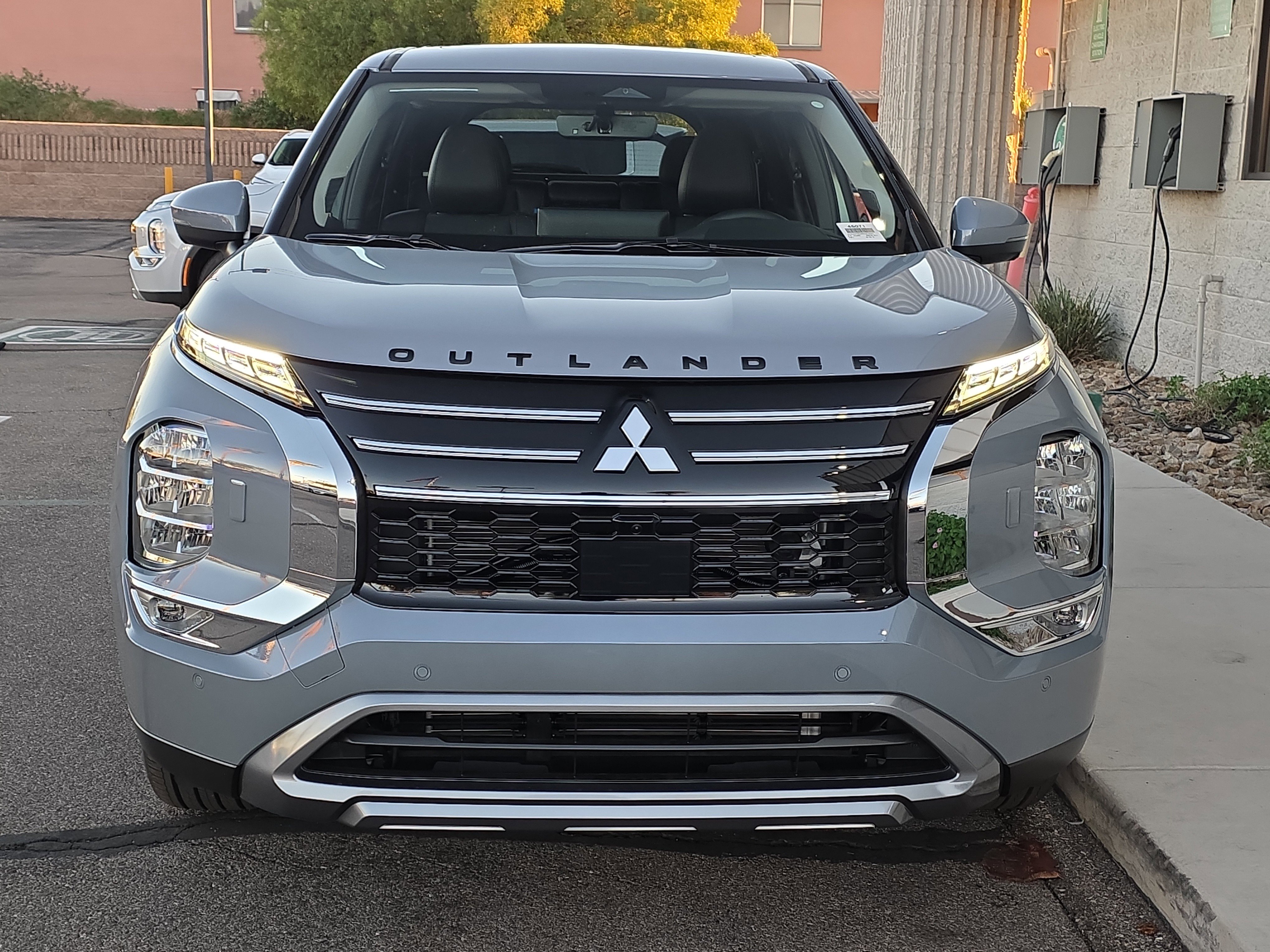 New 2025 Mitsubishi Outlander SE image 2