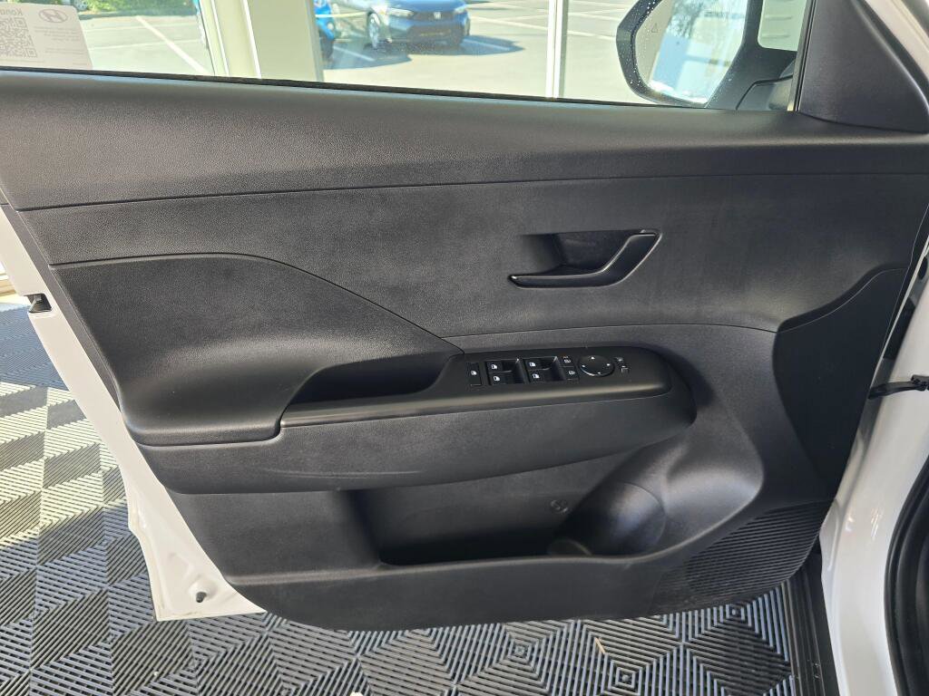 Used 2024 Hyundai Kona SEL image 19