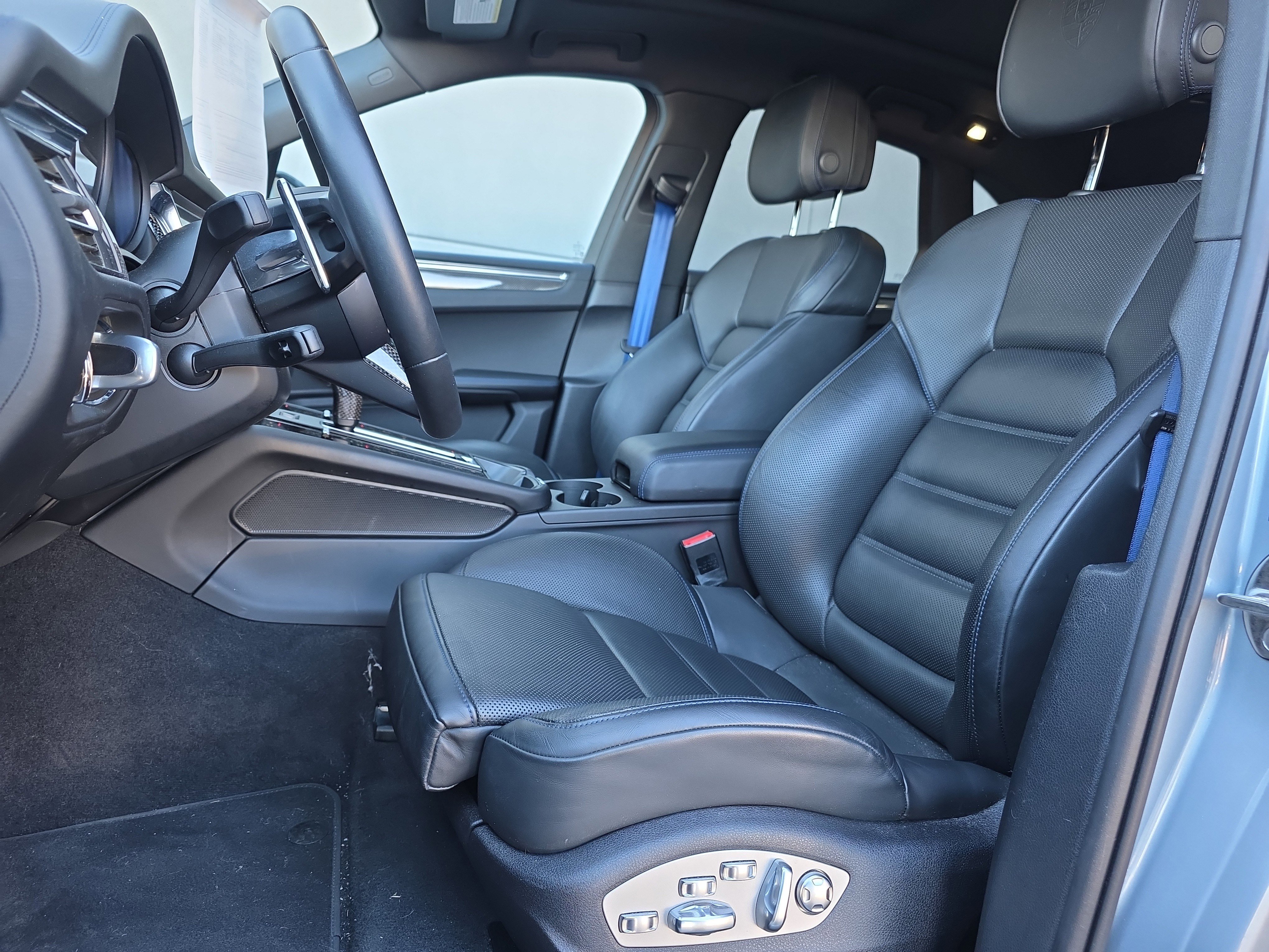 Used 2025 Porsche Macan GTS image 5